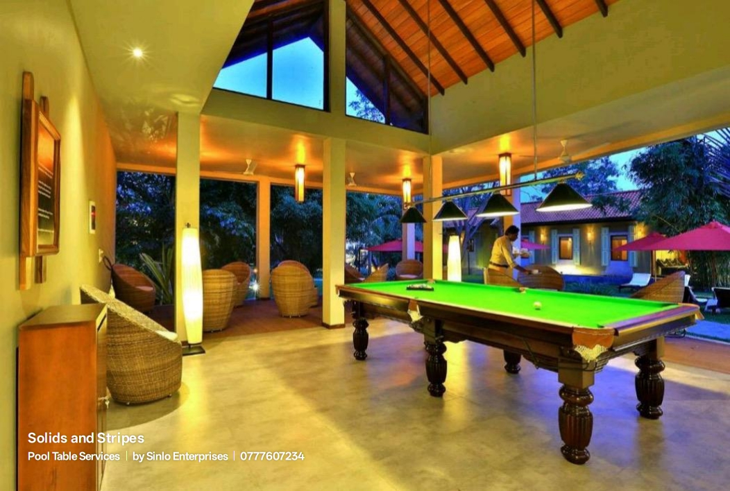 Snooker Model 9ft Pool Table
